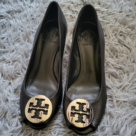 SOLD Tory Burch black shoes 7.5 - Picture 1 of 3